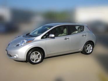 Nissan-2012-Leaf_FS_blurred_460.jpg